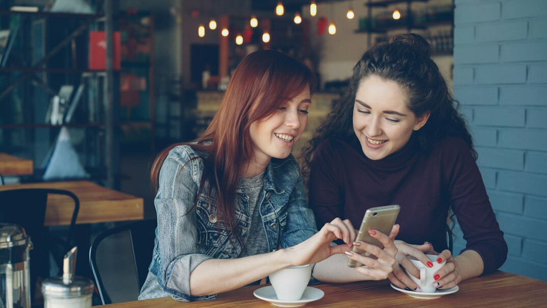 people using smartphones